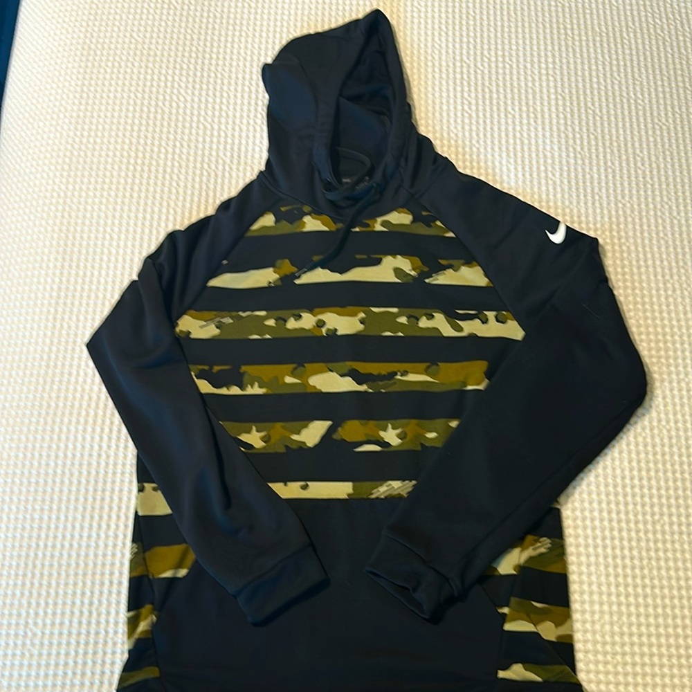 Men’s Nike Dri-Fit Camo Hoodie, Large